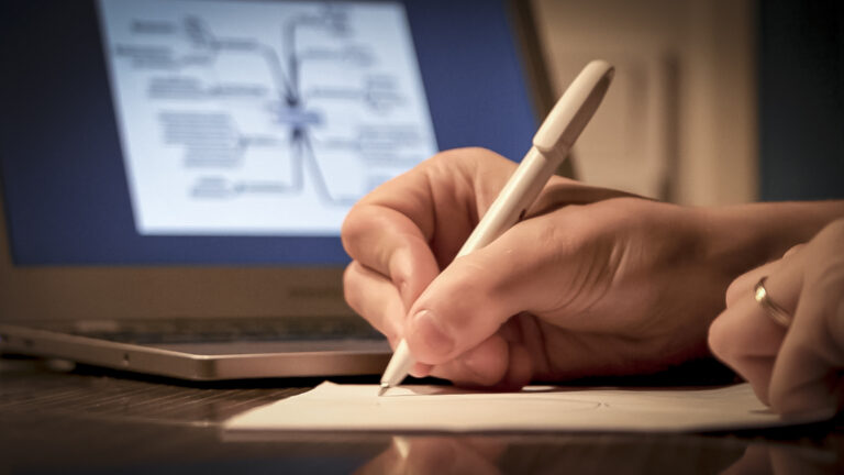 ensimmäinen asiakasreferenssi